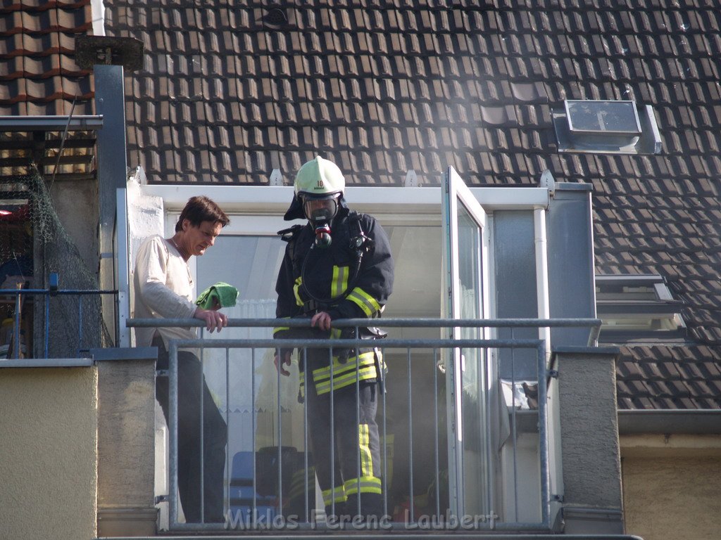 Brand Wohnung mit Menschenrettung Koeln Vingst Ostheimerstr  P062.JPG